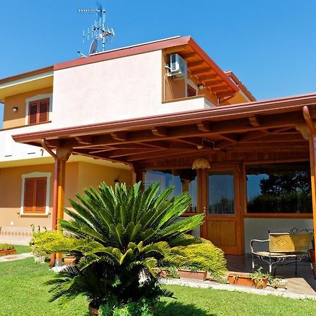 Bed & Breakfast La Villetta บอตริเชลโล ภายนอก รูปภาพ